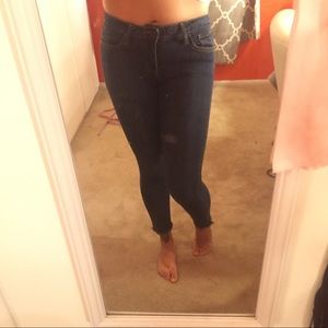 Frayed Cropped Mid Rise Jeans